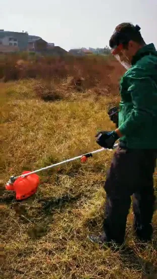 Pendurado lateralmente em um cortador de grama / Novo cortador de escova de 4 tempos Cortador de escova de mochila 4 tempos Cortador de escova de 2 tempos de alta qualidade Cg260 Cortador de escova 25,4cc Cortador de escova 43cc